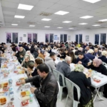 Küçükçekmeceliler, iftar sofralarında bereketi paylaşıyor