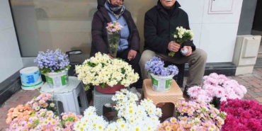 Burhaniye’ de çiçekçiler 14 Şubat’ı bekliyor