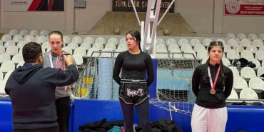 Bilecikli kick boksçular Manisa’da büyük başarı elde etti