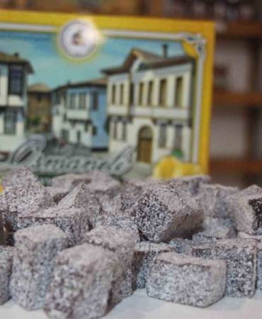 Bu tesiste günde 10 bin adet ayva ve nar lokumu üretiliyor