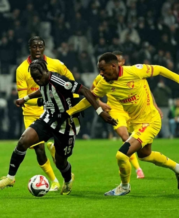 Trendyol Süper Lig: Beşiktaş: 2 - Göztepe: 0 (İlk yarı)