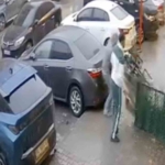 Başakşehir’de market önünde palet hırsızlığı kamerada