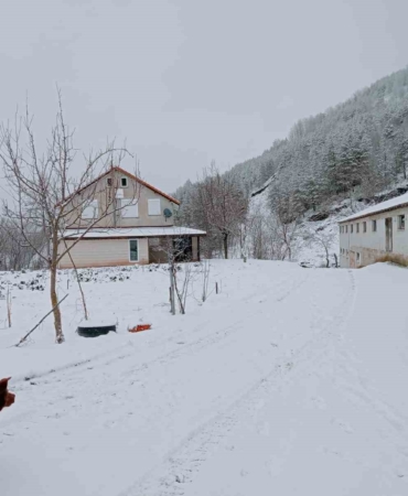 Sakarya’da yüksek kesimlerde kar, şehir merkezinde yağmur etkili oldu