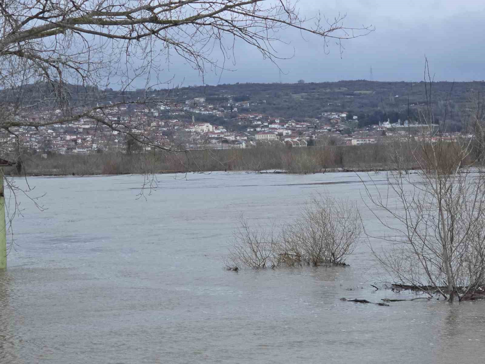 Edirne’de taşkın riski merkezde azaldı, yayılım Subaşı ve köylere kaydı