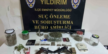 Bursa’da film gibi zehir baskını...Dilenci kılığındaki polis kapıyı açtırdı