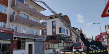 Çatı katı alevlere teslim oldu
