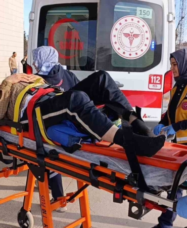 Tamir ettiği traktörün altında kaldı