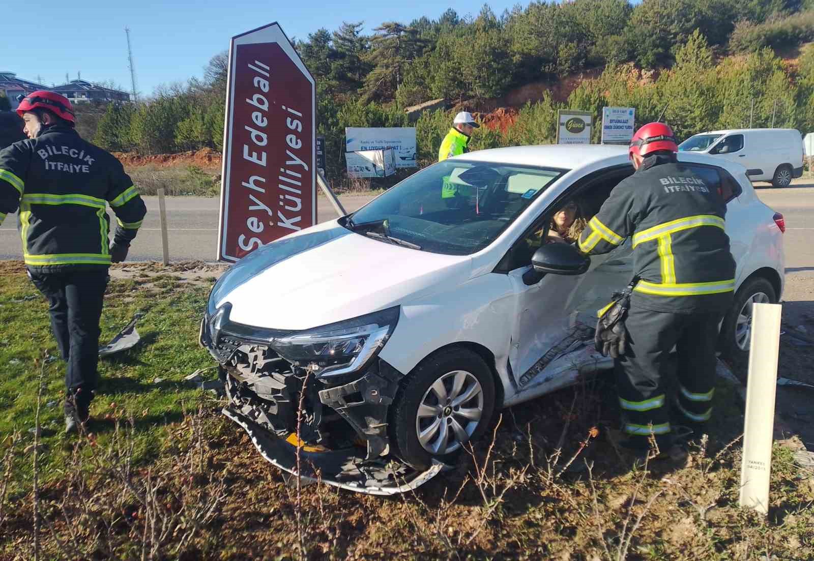 Pelitözü kavşağında trafik kazası; 3 yaralı