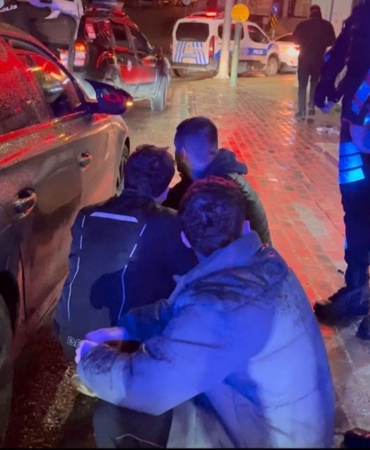 Alkolsüz sürücüsü, Yunus ekiplerini görünce gaza bastı: Polisin üzerine sürüp kaçtı, "Panik yaptım" dedi