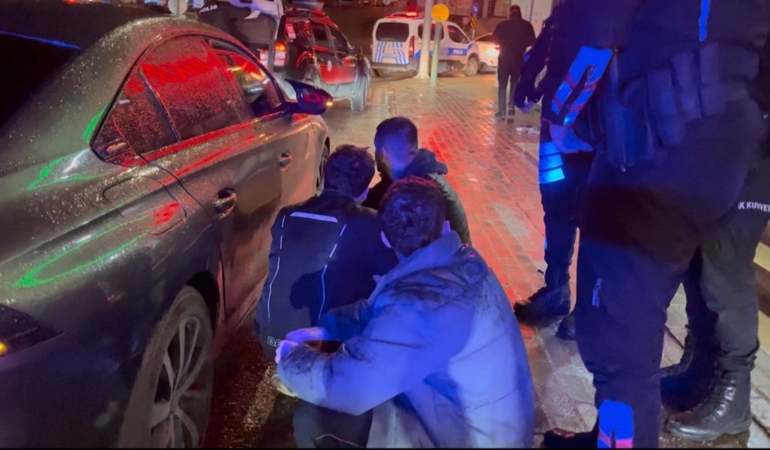 Alkolsüz sürücüsü, Yunus ekiplerini görünce gaza bastı: Polisin üzerine sürüp kaçtı, “Panik yaptım” dedi