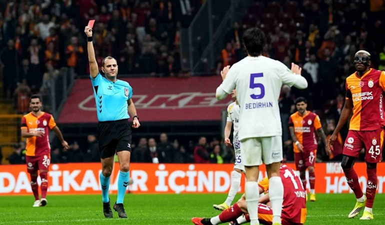 Eyüpspor’da Bedirhan Özyurt kırmızı kart gördü