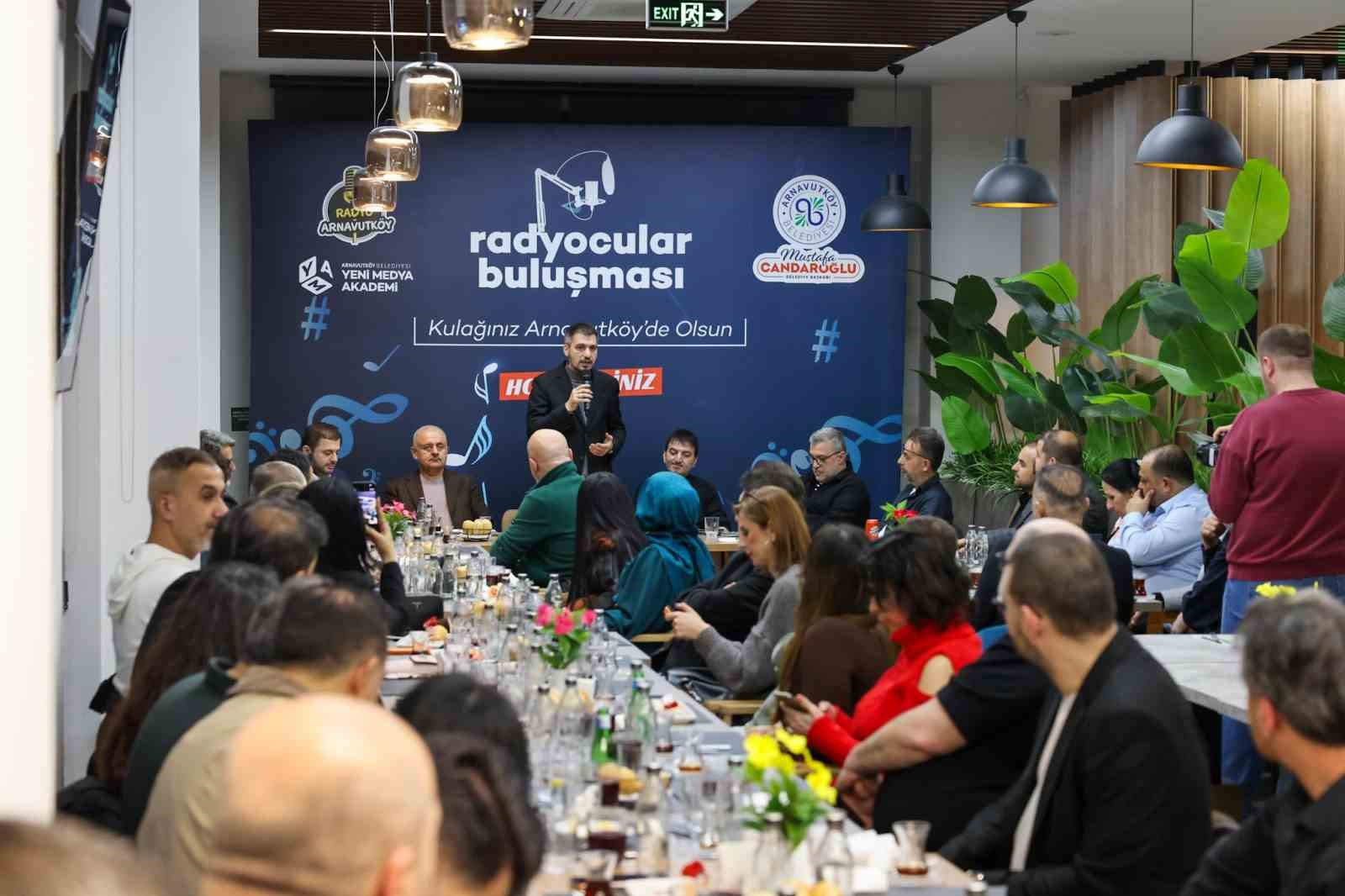 Karadeniz’e karşı radyo buluşması: Arnavutköy’de mikrofonlar aynı masada