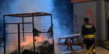 Okul karşısındaki konteynerden alevler yükseldi