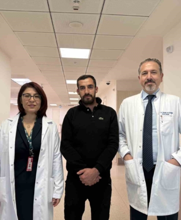 Geçmeyen öksürüğü için gitti, nadir hastalığını öğrendi, 4 ameliyat oldu