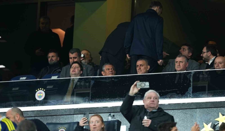 Bakan Bak, Fenerbahçe-Nottingham Forest maçını takip etti