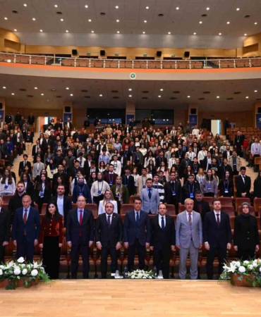 Genç bilim insanları projelerini yarıştırdı