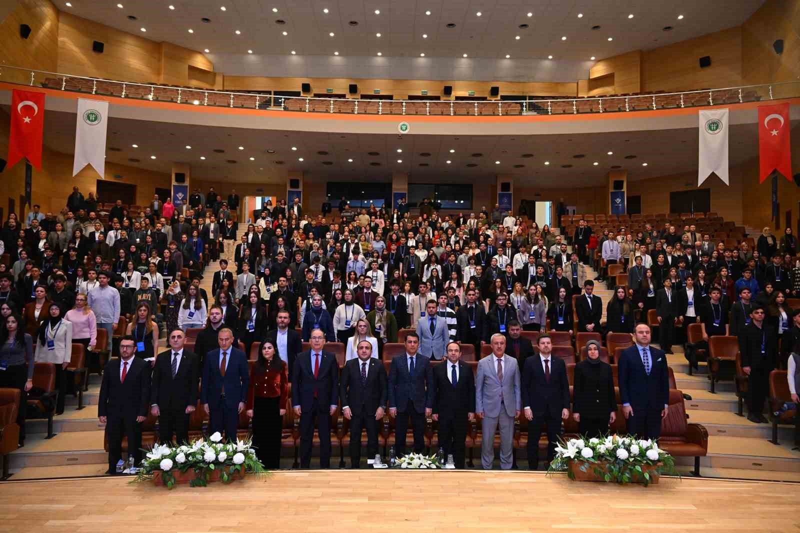 Genç bilim insanları projelerini yarıştırdı