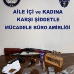 Çok sayıda suç kaydı bulunan şüphelinin evinden silah ve uyuşturucu çıktı