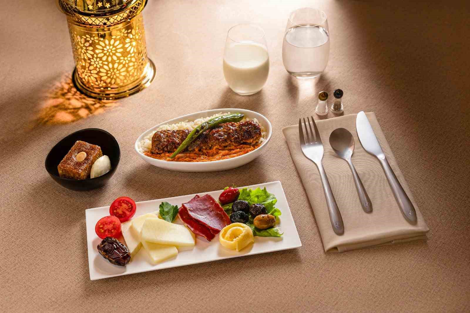 Türk Hava Yolları’ndan Ramazan ayına özel uçak içi ikramlar