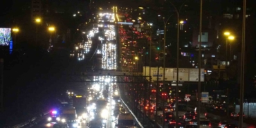 Yarıyıl tatilinin ardından D-100’deki trafik yoğunluğu havadan görüntülendi