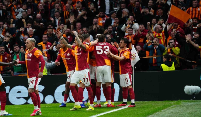 UEFA Şampiyonlar Ligi: Galatasaray: 1 - Juventus: 2 (İlk yarı)