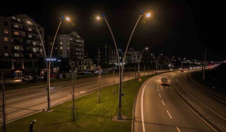 Çalı yolu büyükşehirle aydınlandı