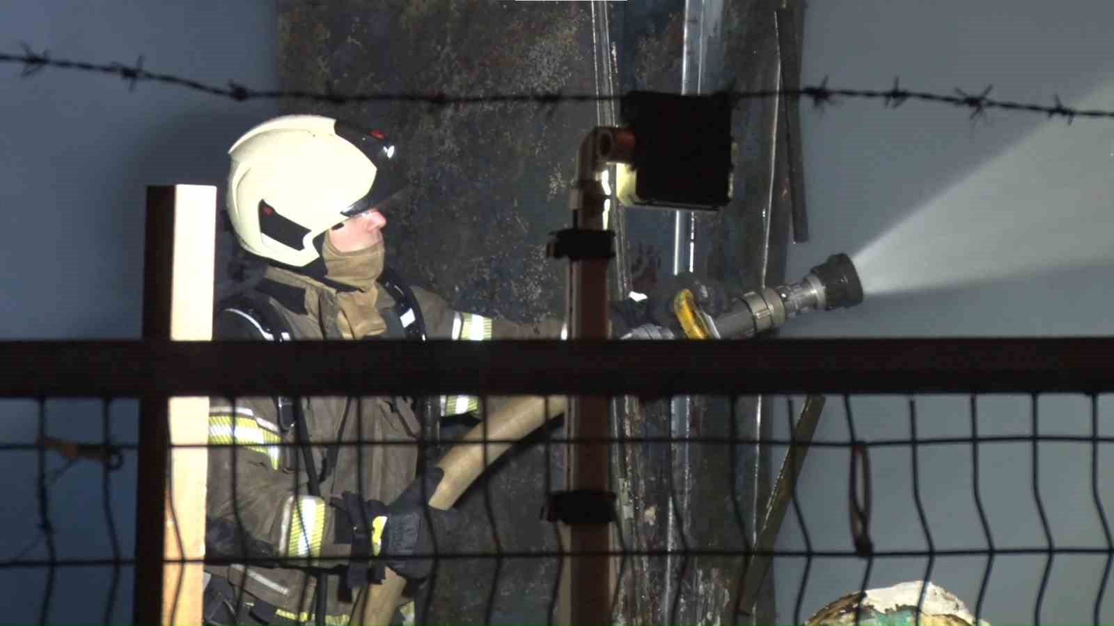 Ataşehir’de mermer atölyesinde yangın: 2 kişi dumandan etkilendi