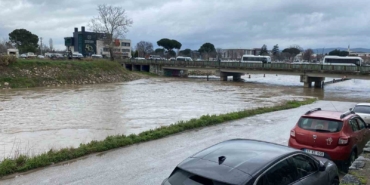 Çanakkale’de Kocabaş Çayı yoğuş yağış nedeniyle taştı