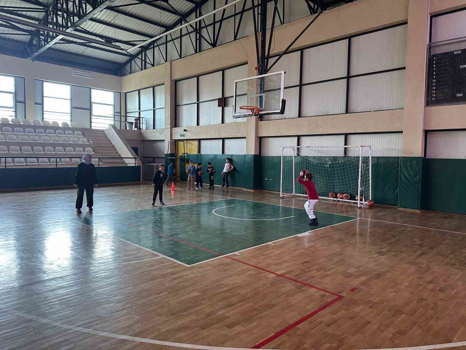 Ayvacık’ta spor kurslarına yoğun ilgi