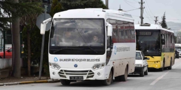 Yıkılan köprü için Büyükşehirden vatandaşa ulaşım kolaylığı