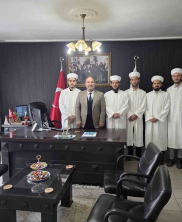 Çan’da yeni atanan din görevlilerine sarık ve cübbe giydirme merasimi düzenlendi