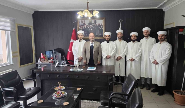 Çan’da yeni atanan din görevlilerine sarık ve cübbe giydirme merasimi düzenlendi