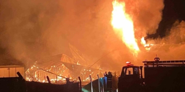 Bağ evinde çıkan yangın diğer bağ evine de sıçradı