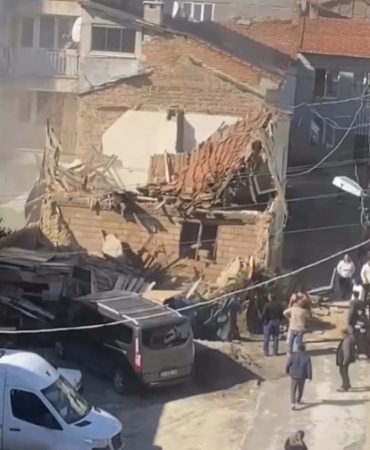 Gemlik’te metrik bina çöktü