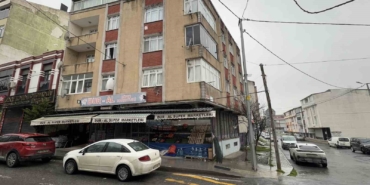 Arnavutköy’de eşini çocuklarının gözü önünde bıçakladı