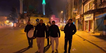 Bursa’da vatandaşlar ilahiler ve beyitlerle sahura kalktı