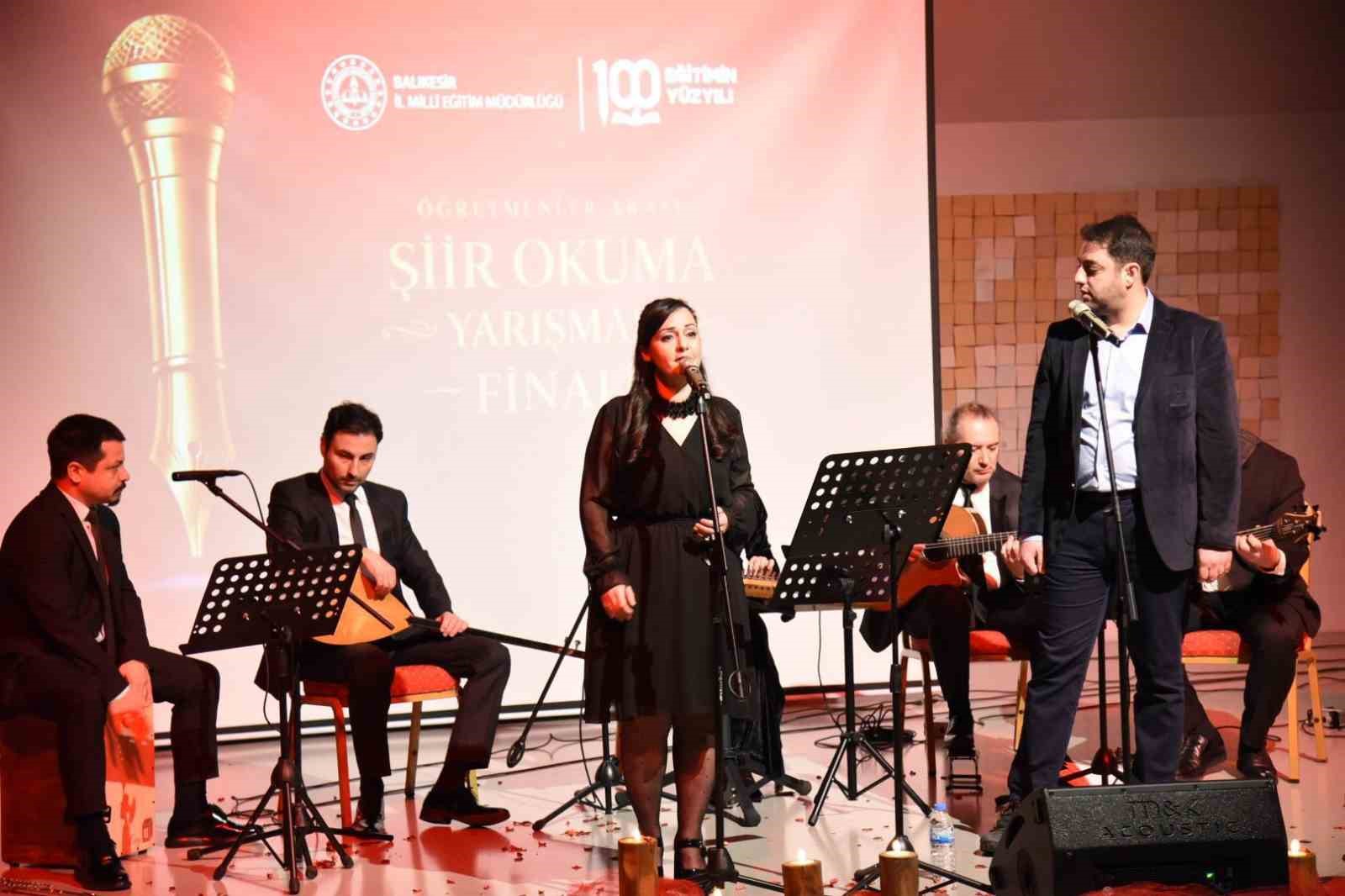 Şiir mısraları öğretmenlerin sesiyle hayat buldu