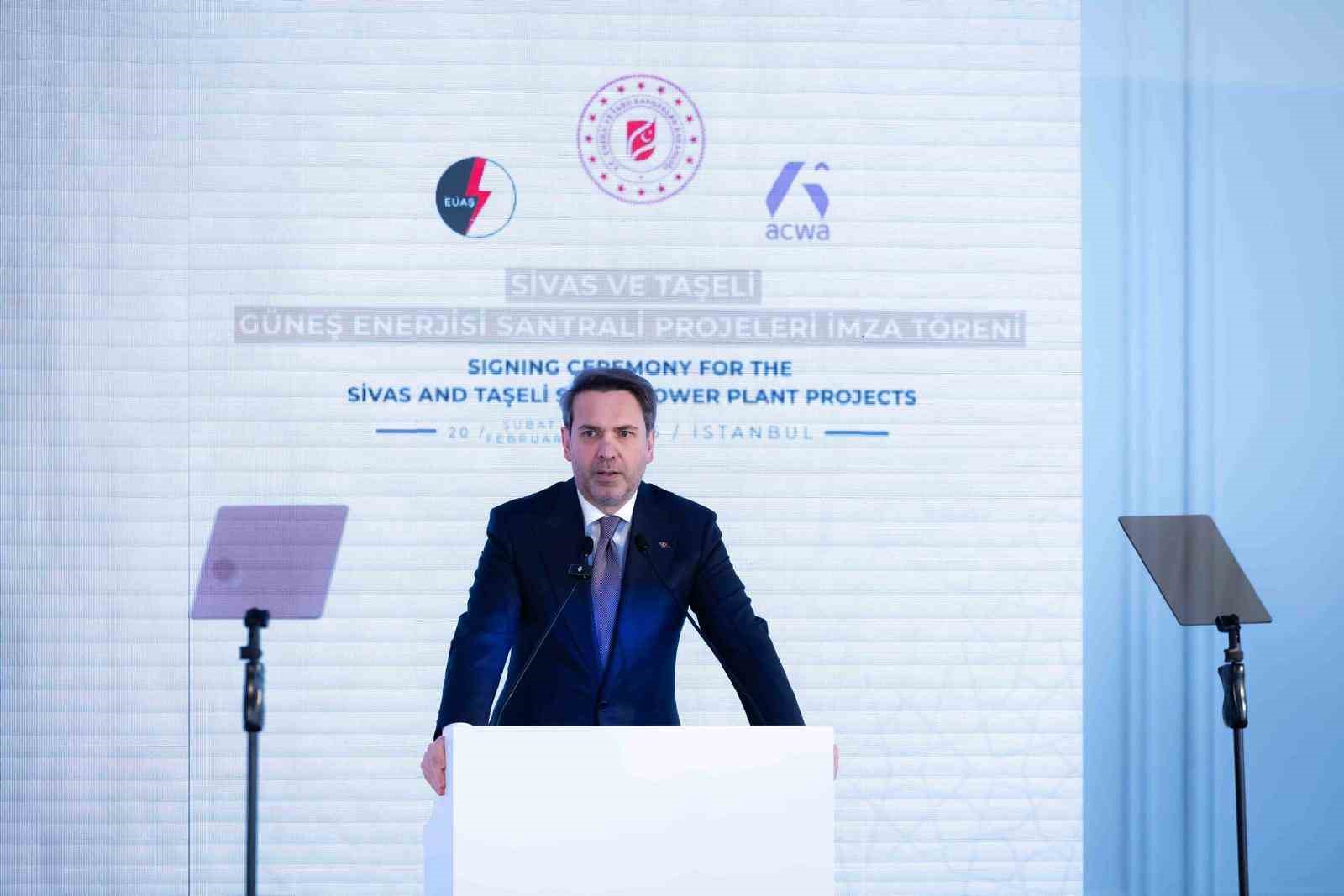 Türkiye ile Suudi Arabistan arasında 2 milyar dolarlık GES yatırımı için imzalar atıldı