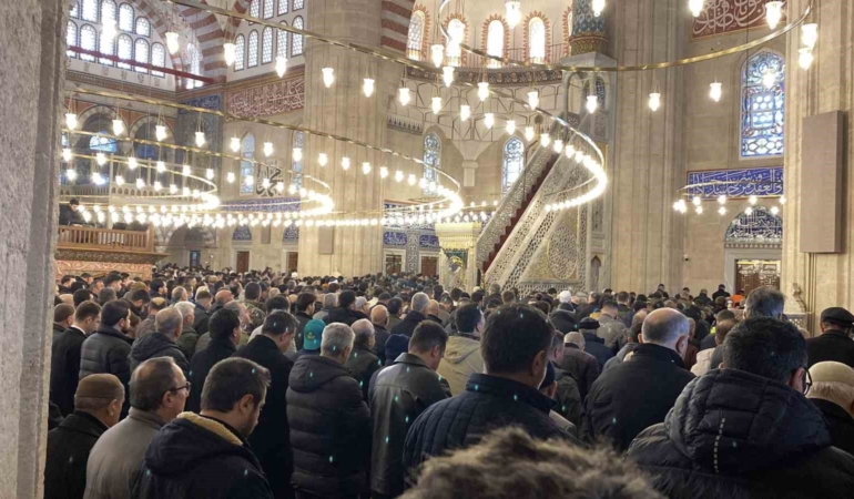 4 yıl aradan sonra Selimiye Camii’nde ilk cuma