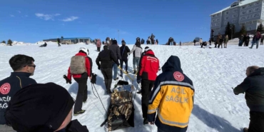 Uludağ’da kızak faciası: Dereye uçan tatilciyi JAK kurtardı