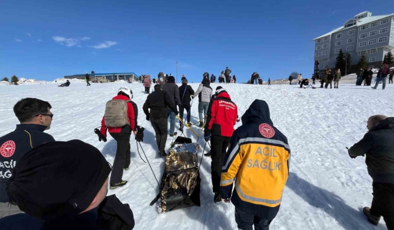 Uludağ’da kızak faciası: Dereye uçan tatilciyi JAK kurtardı