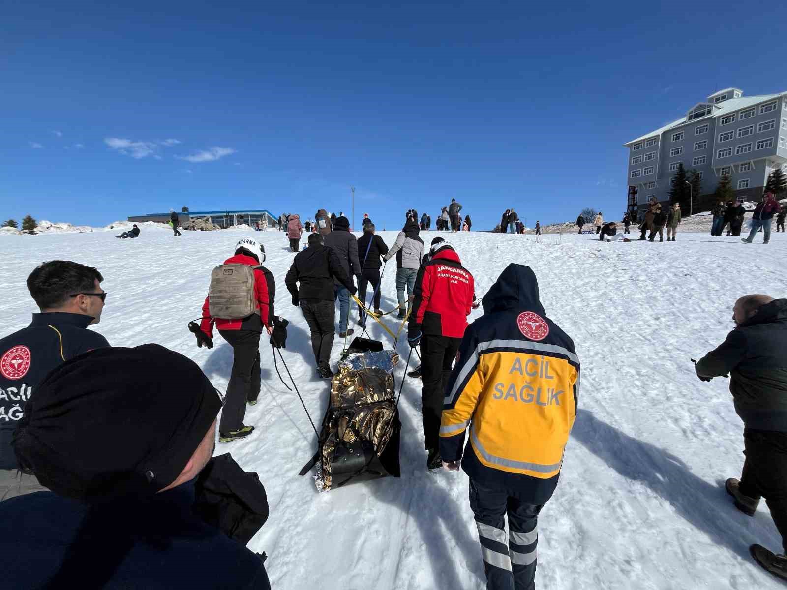 Uludağ’da kızak faciası: Dereye uçan tatilciyi JAK kurtardı