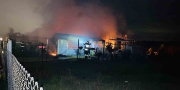 Tekirdağ’da kır evi alev alev yanarak küle döndü