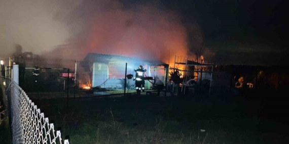 Tekirdağ’da kır evi alev alev yanarak küle döndü