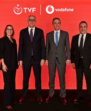 Mehmet Akif Üstündağ: "Ülkenin gururuyuz ve gururu olmaya da devam edeceğiz"