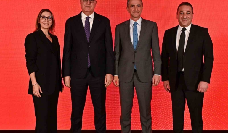 Mehmet Akif Üstündağ: "Ülkenin gururuyuz ve gururu olmaya da devam edeceğiz"