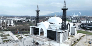Kartepe Kent Meydanı Cami, ilk teravihle ibadete açılıyor