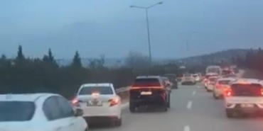 Bursa’da yoğun trafikte, fermuar sistemi takdir topladı
