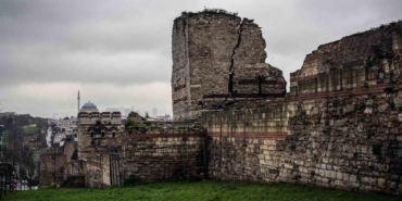 İstanbul’un Kara Surları yıkılmak üzere