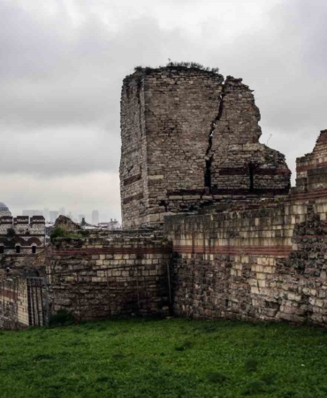 İstanbul’un Kara Surları yıkılmak üzere